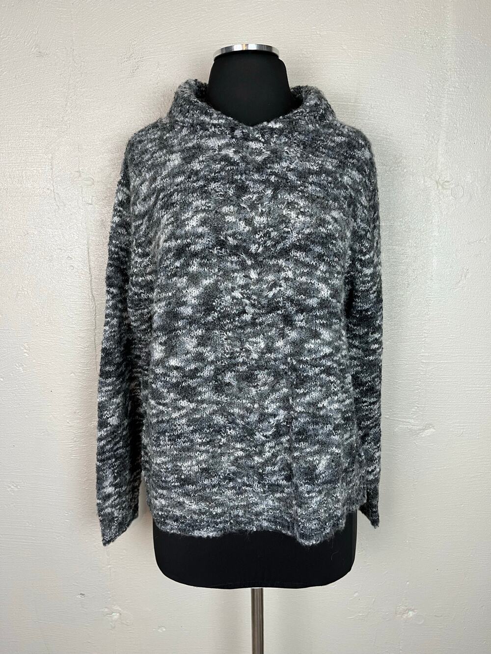 Studio Works Women’s Medium Wool Blend Gray & White Splotch Knit Sweater